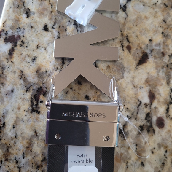 Michael Kors Reversible Belt - Picture 2 of 4